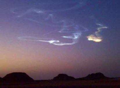 Imagen de la explosión del asteroide en la atmósfera tomada con un teléfono móvil