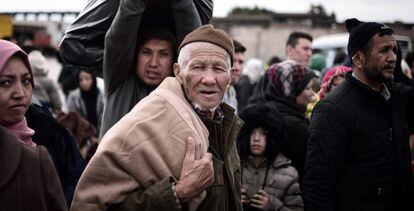 Refugiados en la frontera entre Grecia y Macedonia.