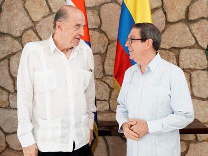 El canciller de Colombia, Álvaro Leyva, y su homólogo cubano, Bruno Rodríguez, en La Habana.