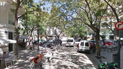 Imagen de la calle Conde Altea de Valencia, en la que fue asesinada una mujer de 30 años.