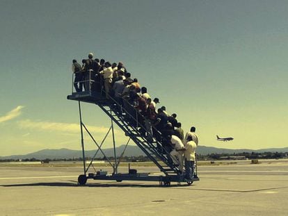 Imagen del corto documental 'Centro de detención temporal', de Adrian Paci.