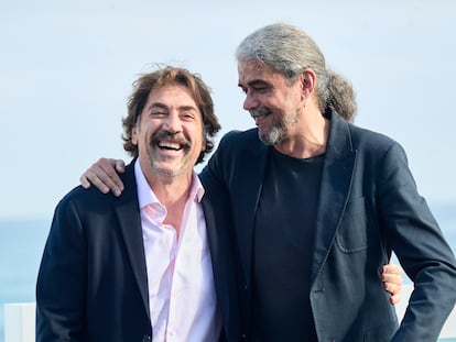 Fernando León de Aranoa (derecha) y Javier Bardem, antes de la presentación en San Sebastián de 'El buen patrón'.