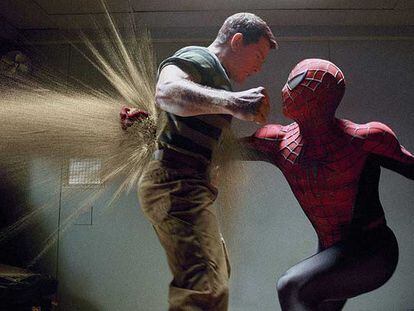 Sandman (Thomas Haden Church) y Spiderman, en un fotograma de <i>Spiderman 3.</i>