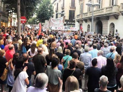Concentració davant de l'Ajuntament de Mataró.