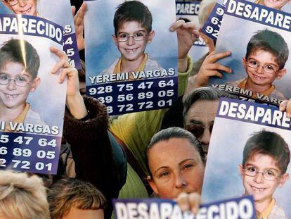 Miles de personas se congregan en Vecindario (Gran Canaria) para apoyar a la familia del niño Yeremi Vargas.