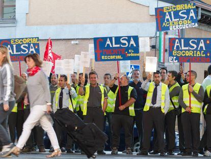 Huelga de autobuses ALSA Irubus en la estaci&oacute;n de San Lorenzo del Escorial