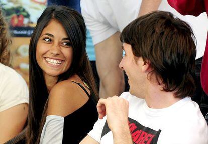 Leo Messi con su novia Antonella Roccuzzo, en 2010. 
