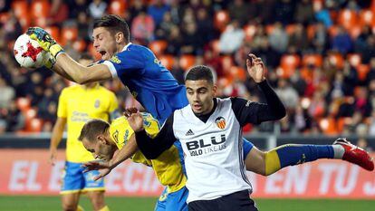 Lizoain atrapa el balón ante Pereira.