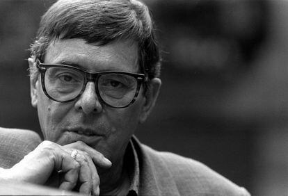 José Ángel Valente, retratado en 1997.