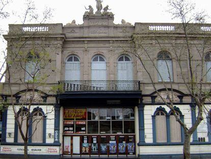 Frente delcine Español, de la ciudad argentina de Chivilcoy.