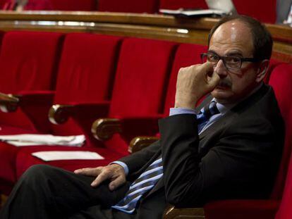 Xavier Crespo en su esca&ntilde;o en el Parlament.