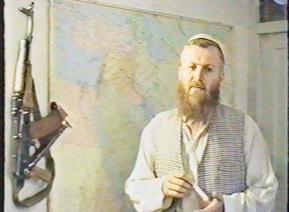 Mustafá Setmarian, durante un curso en un campo de entrenamiento de Al Qaeda.