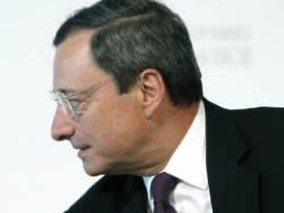 El presidente del Banco de España, Miguel Ángel Fernández Ordóñez, junto al presidente del BCE, Mario Draghi