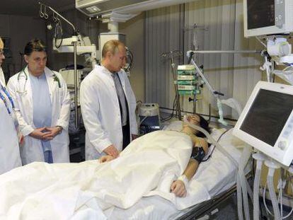 Vladimir Putin visita Maria Komissarova tras ser operada