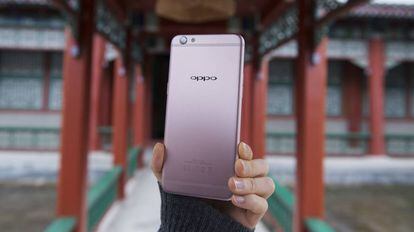 El &#039;smartphone&#039; OPPO R9s.