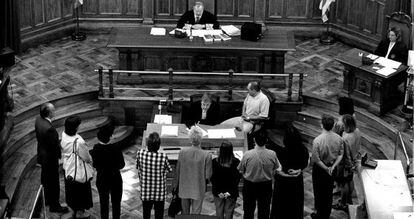 Los integrantes de unos de los primeros jurados en Barcelona, en 1996.