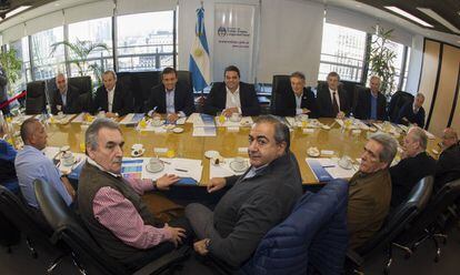 La c&uacute;pula de la CGT reunida con miembros del gabinete de Macri en el Ministerio de Trabajo, el  2 de septiembre.