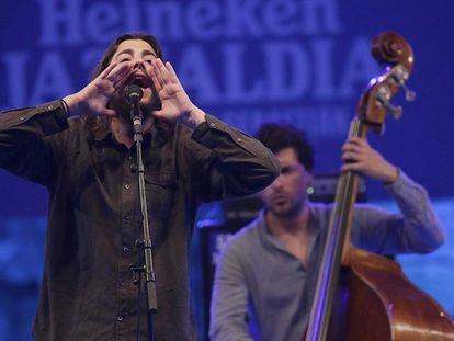 Salvador Sobral, en la Plaza Trinidad de san Sebastián.