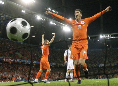 Huntelaar celebra un gol de Holanda en la Eurocopa.
