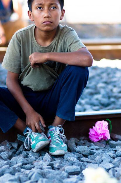 Un joven inmigrante en las cercanías de Lecheria, estado de México.