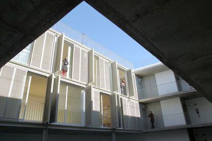 Edificio de viviendas protegidas en la plaza del General Vara del Rey. 