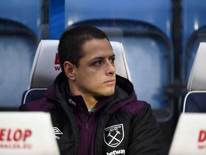 Chicharito durante el partido contra el Huddersfield.