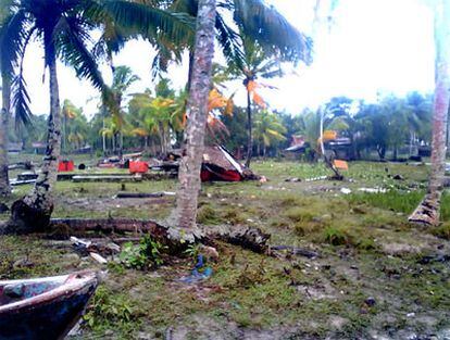 La destrucción causada por el <i>tsunami</i> en Pagai Utara, una de las islas Mentawai.