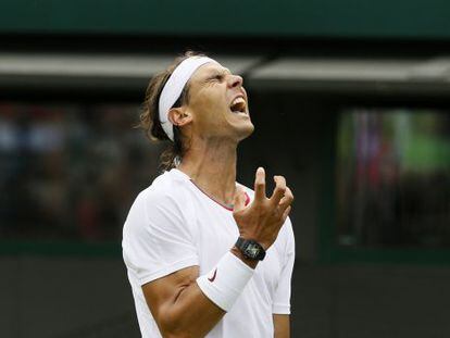 Nadal se lamenta durante el partido ante Darcis.