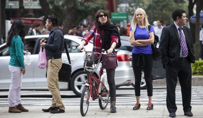 Ciclistas en el paseo de la Reforma de Ciudad de M&eacute;xico.