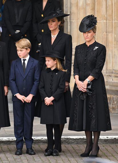 La princesa de Gales, Kate Middleton, el príncipe George y la princesa Charlotte, con Sophie, la condesa de Wessex.