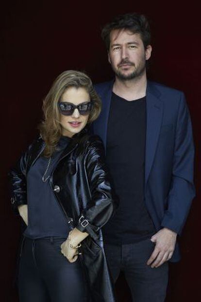 La actriz Dolores Fonzi y el director Santiago Mitre, en San Sebastián.