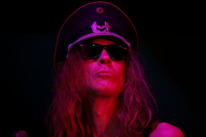 Julian Cope en un concierto en el Latitude Festival de 2008 en Suffolk, Inglaterra.