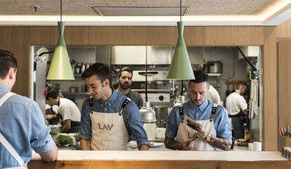 Cocina del restaurante Lav, del chef Javier del Blanco, en el hotel Alfonso V de León.