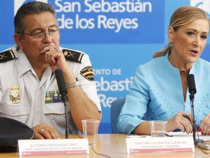 La delegada del Gobierno, Cristina Cifuentes, y el jefe superior de Polic&iacute;a de Madrid, Alfonso Fern&aacute;ndez D&iacute;ez.
