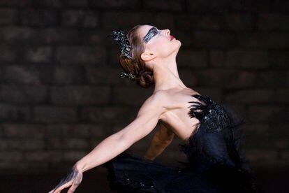 Cisne Negro (Darren Aronofsk, 2010) - 1 Oscar 

	Natalie Portman es premiada como mejor actriz por su brillante interpretación de una bailarina que vive por y para la danza y sufre las presiones de su madre, sus compañeras y el director de su compañía de ballet.