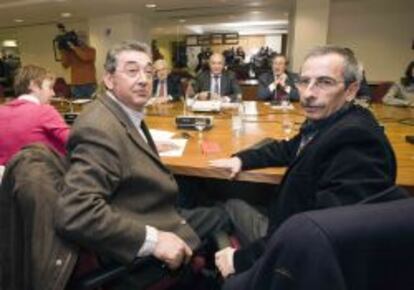 Los secretarios de Acción Sindical de UGT, Toni Ferrer (izquierda) y de CC OO, Ramón Górriz.