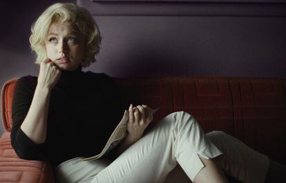 Ana de Armas, caracterizada como Marilyn Monroe.