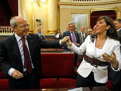 El presidente de la Generalitat de Catalunya, José Montilla, y la portavoz del PP en la Comisión General de las Comunidades Autónomas del Senado, Alicia Sánchez Camacho, en el Senado en 2010.