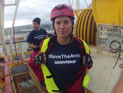 La actriz neozelandesa Lucy Lawless en la plataforma petrolera de Shell.