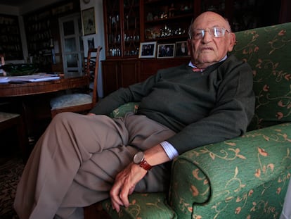 Francisco Rodríguez Adrados, en su casa de Madrid en 2013.