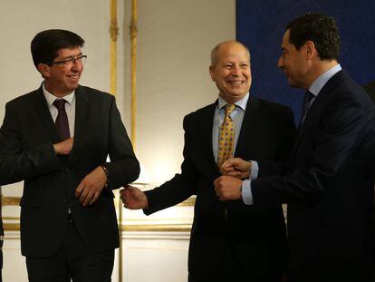 El presidente de la Junta y el vicepresidente, Juan Manuel Moreno y Juan Marín, junto al consejero de Educación, Javier Imbroda.