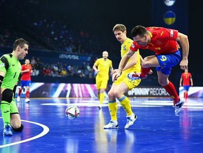 Sergio Lozano marca un gol en el partido de España contra Ucrania de la Eurocopa.