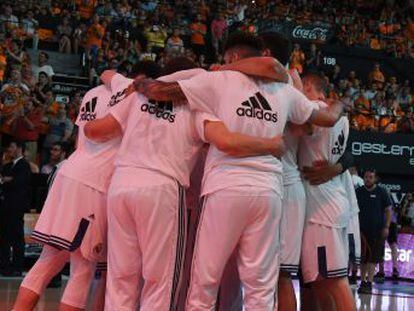 La derrota en la Final Four de Estambul sumió a los blancos en una depresión postraumática que fueron incapaces de frenar en la final de Liga ante el Valencia