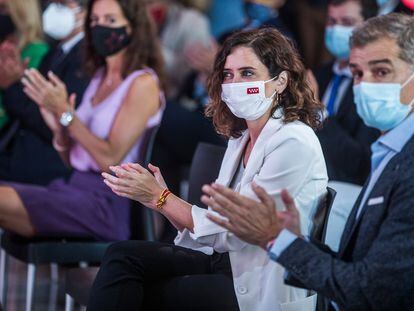 Isabel Díaz Ayuso, presidenta de la Comunidad de Madrid, y Toni Cantó en la presentación de la Oficina del Español y el próximo festival de la Hispanidad 2021, en el Círculo de Bellas Artes.