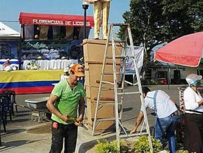 Estatua de Juan Manuel Santos levantada en Belén de Andaquíes, un pequeño municipio del sur de Colombia.