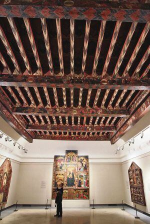 Detalle del artesonado en madera de la techumbre cedida al Prado por Várez Fisa.