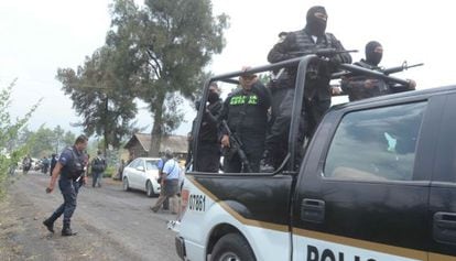 Policías en Tlalmanalco (México).