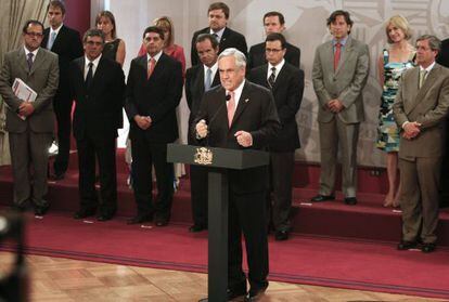 El presidente de Chile, Sebastián Piñera, ofrece un discurso tras anunciar cambios en su Gabinete el 29 de diciembre.