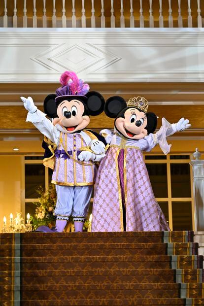 Mickey Mouse and Minnie Mouse, dressed in gala costumes made exclusively for the Paris accommodation.