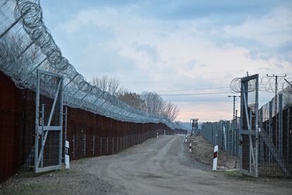 Valla fronteriza entre Hungría y Serbia, cerca del pueblo húngaro de Roszke, el 27 de noviembre.